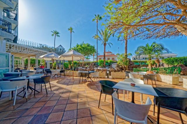 RELAXIA BEVERLY PARK - Bary - SNACK BAR PISCINA