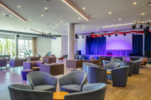 RADISSON BLU RESORT & SPA GRAN CANARIA MOGAN - Bary - Entertain