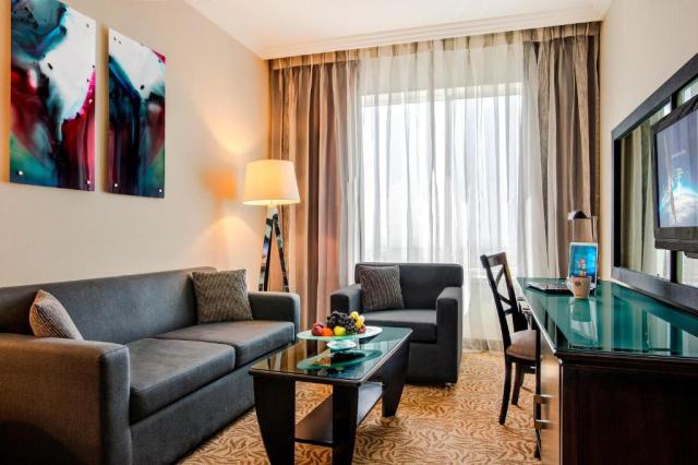 TOWERS ROTANA HOTEL - Pokoje - ONE BEDROOM SUITE W/ LOUNGE ACCE