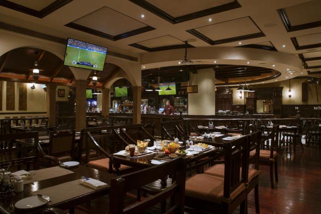TOWERS ROTANA HOTEL - Bary - Longs Bar