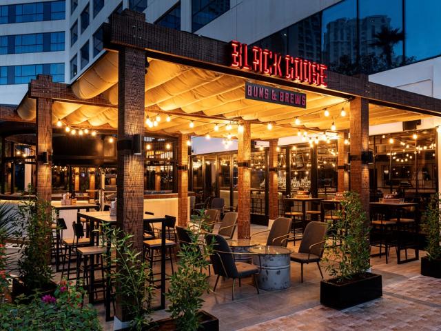 SHERATON JUMEIRAH BEACH RESORT - Bary - Black Goose Buns & Brew