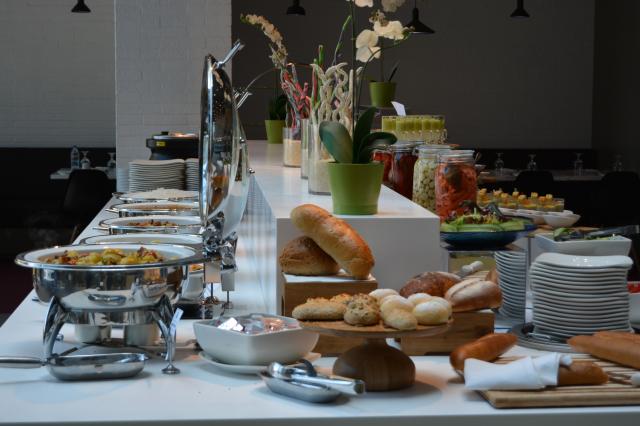 IBIS STYLES DUBAI JUMEIRA - Restaurace - Street Cafe