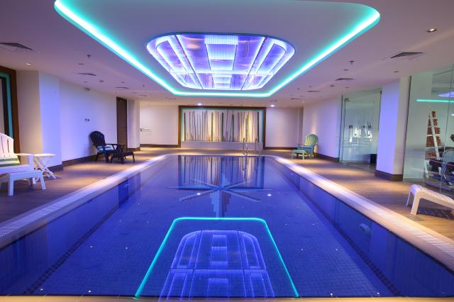 IBIS STYLES DUBAI JUMEIRA - Bazény - Vnitřní bazén