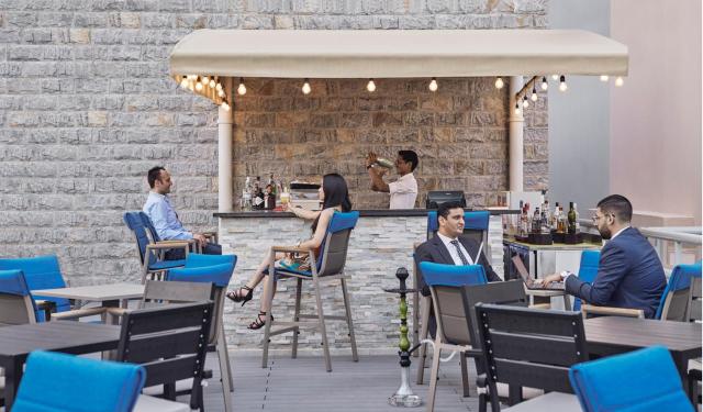 ROSE RAYHAAN BY ROTANA - Bary - AQUARIUS POOL CAFE
