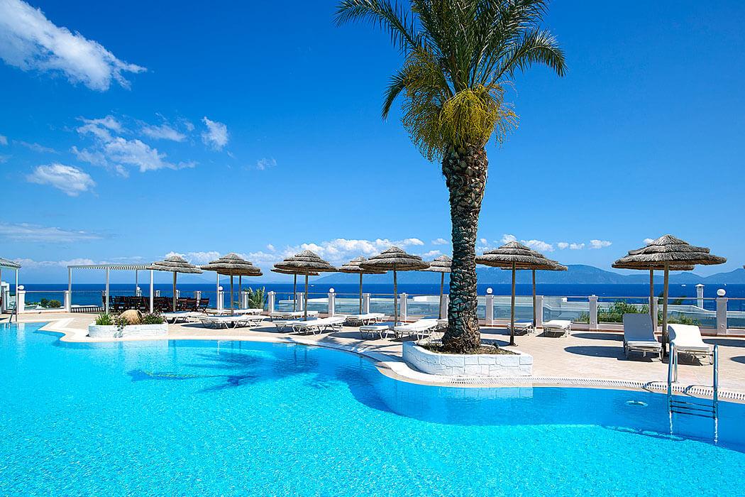 Dimitra Beach Hotel & Suites