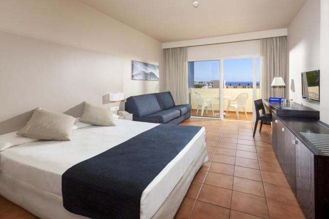 BEST JACARANDA - Pokoje - ROOM FAMILY POOL VIEW BALCONY OR TERR