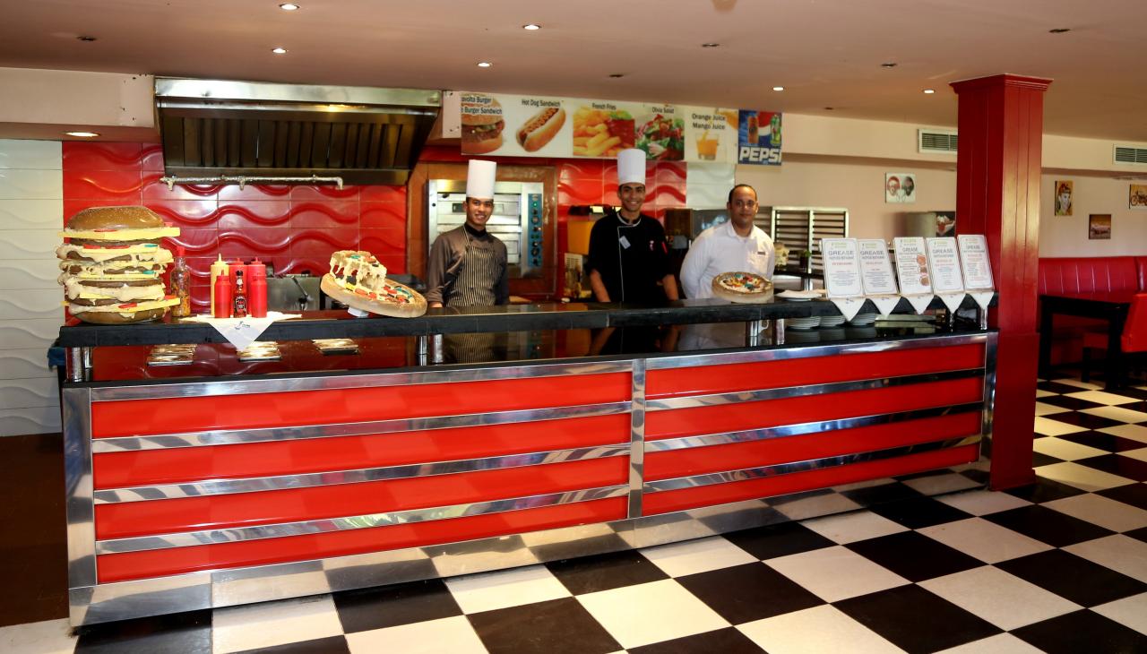 GOLDEN BEACH RESORT - Restaurace - Grease