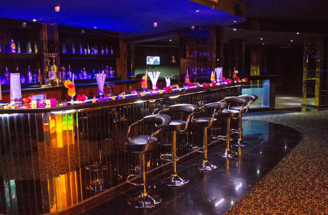 GOLDEN BEACH RESORT - Bary - Sparks Night Club