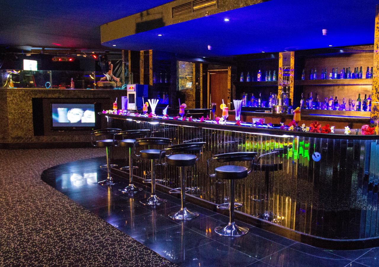 GOLDEN BEACH RESORT - Bary - Sparks Night Club