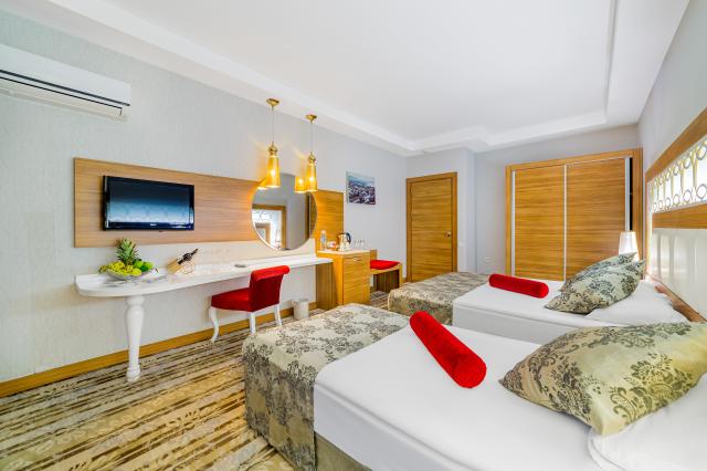 JUSTINIANO DE LUXE RESORT - Pokoje - MAIN BUILDING FAMILY ROOM 