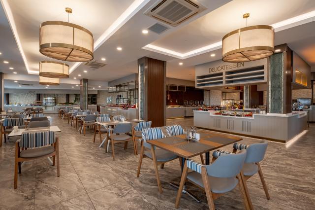 JUSTINIANO DE LUXE RESORT - Restaurace - MAIN RESTAURANT 