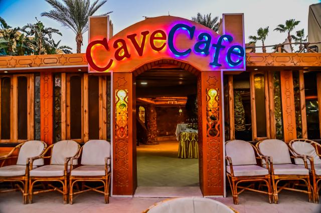 EAGLES DOWN TOWN ZAHABIA RESORT - Bary - Cave Cafe