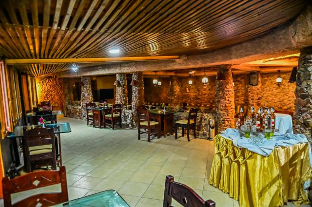 EAGLES DOWN TOWN ZAHABIA RESORT - Bary - Cave Cafe