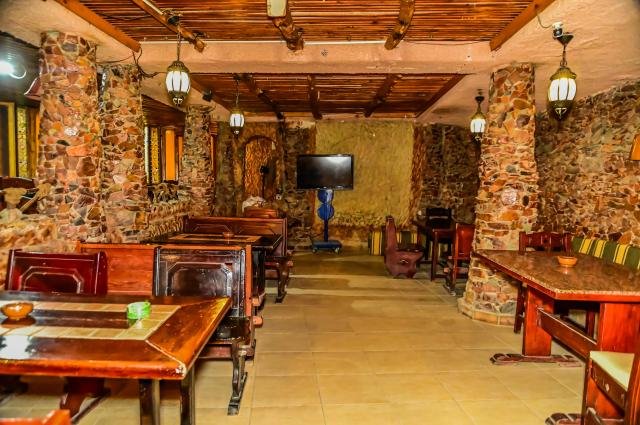 EAGLES DOWN TOWN ZAHABIA RESORT - Bary - Cave Cafe