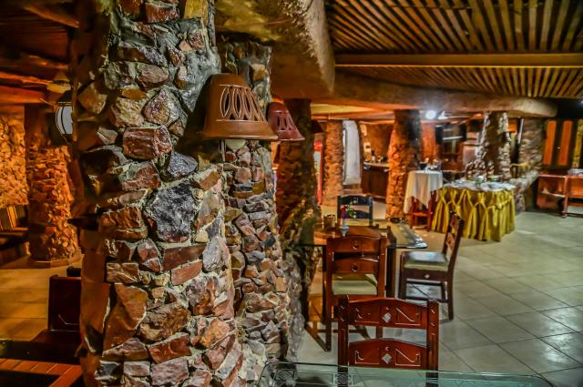 EAGLES DOWN TOWN ZAHABIA RESORT - Bary - Cave Cafe