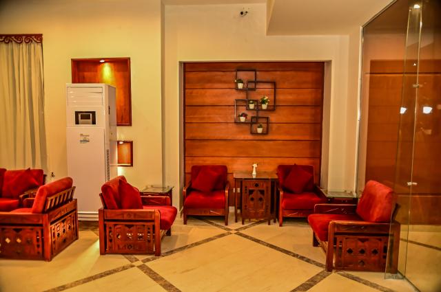 EAGLES DOWN TOWN ZAHABIA RESORT - Bary - Cave Cafe
