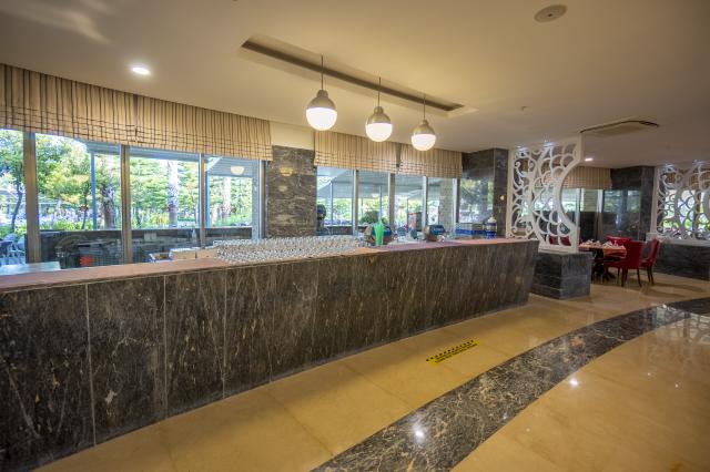 SUNMELIA BEACH RESORT HOTEL & SPA - Restaurace - MAIN RESTAURAN