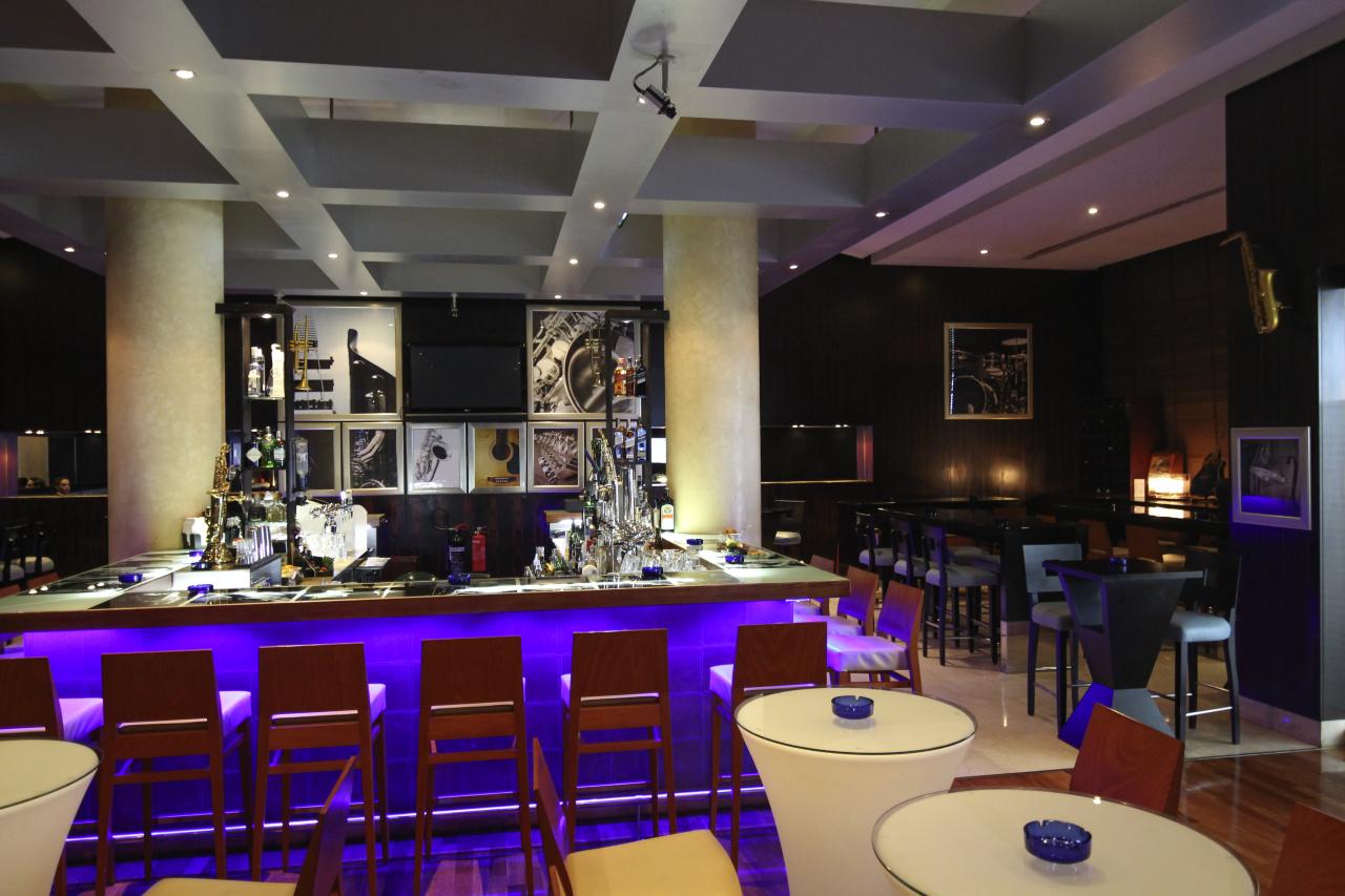 NOVOTEL DUBAI WORLD TRADE CENTER - Bary - Blue Bar
