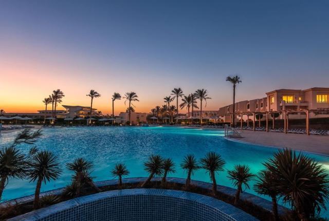 CLEOPATRA LUXURY RESORT MAKADI BAY - Bazény - Venkovní bazén