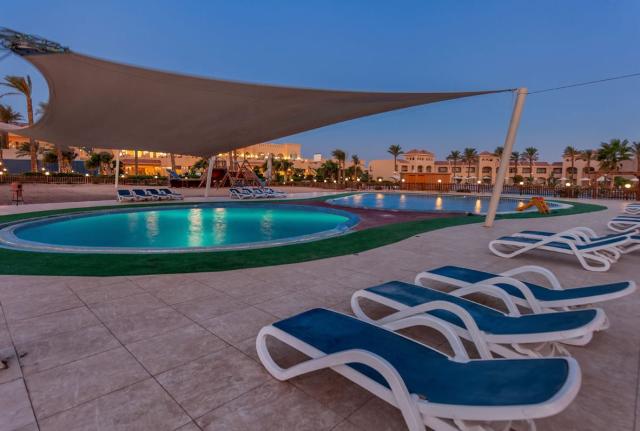 CLEOPATRA LUXURY RESORT MAKADI BAY - Bazény - Venkovní bazén