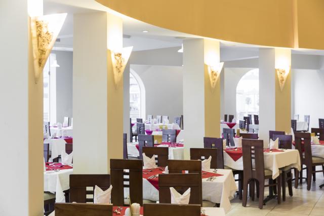 CORAL SUN BEACH SAFAGA - Restaurace - The palms