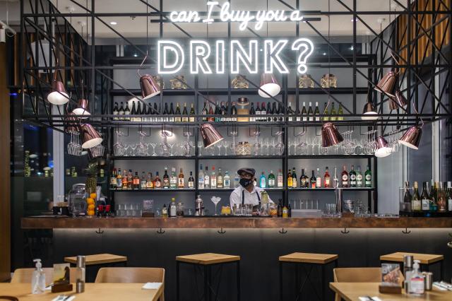 HILTON DUBAI PALM JUMEIRAH - Restaurace - JONES THE GROCER