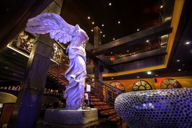 HILTON DUBAI PALM JUMEIRAH - Bary - BARFLY BY BUDDHA BAR