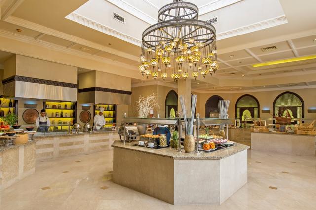 MIRAMAR AL AQAH BEACH RESORT - Restaurace - Al Majlis
