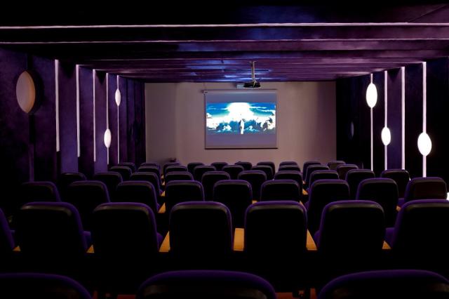 DELPHIN IMPERIAL LARA - Animace - Animace