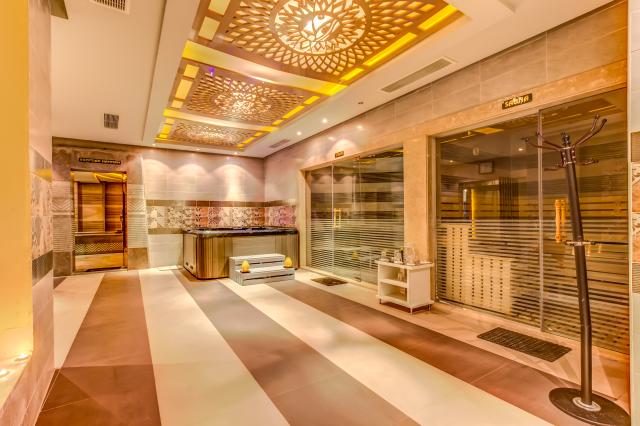 AMC ROYAL HOTEL & SPA - Lázně - Lázně