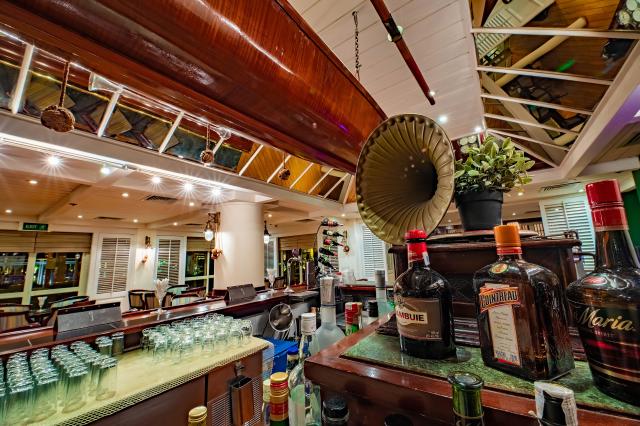 CONTINENTAL HOTEL HURGHADA - Bary - Captain's Bar 