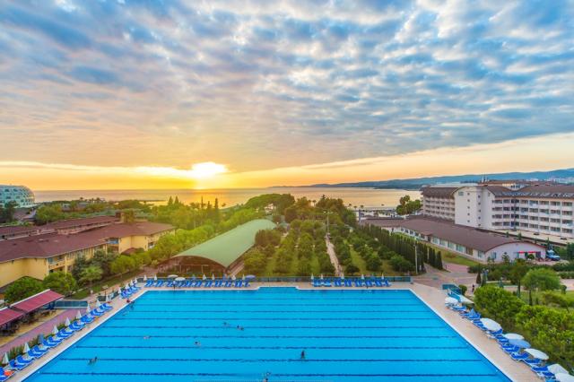 LONICERA RESORT & SPA HOTEL - Bazény - Venkovní bazén