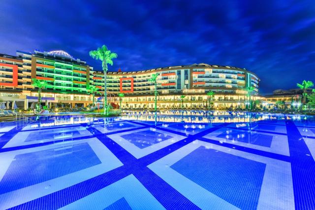LONICERA RESORT & SPA HOTEL - Bazény - Venkovní bazén