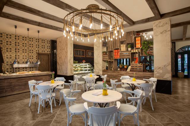 IC HOTELS SANTAI FAMILY RESORT - Bary - Club House (only for Vi