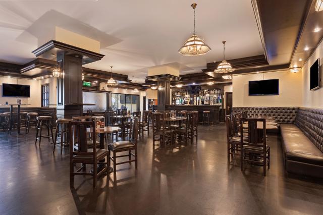 AL HAMRA VILLAGE HOTEL - Restaurace - Frisky Fox 