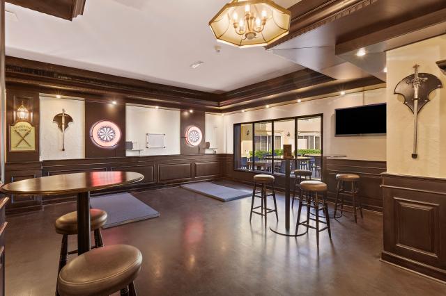 AL HAMRA VILLAGE HOTEL - Restaurace - Frisky Fox 