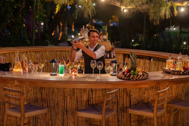 MARTI MYRA - Restaurace - CLUB PHASELIS