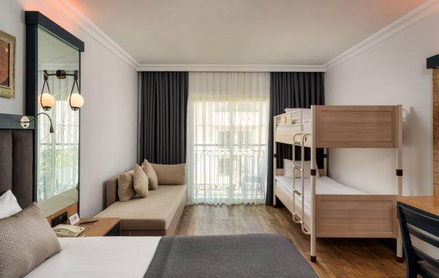 DOBEDAN EXCLUSIVE HOTEL & SPA - Pokoje - QUADRIPLE ROOM MAIN BU