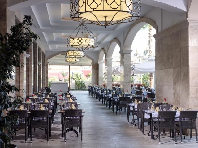 DOBEDAN EXCLUSIVE HOTEL & SPA - Restaurace - Deluxe restaurant