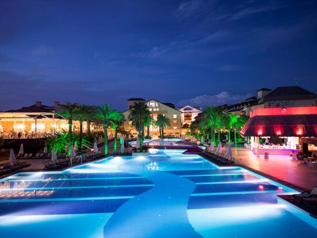 DOBEDAN EXCLUSIVE HOTEL & SPA - Bazény - Venkovní bazén