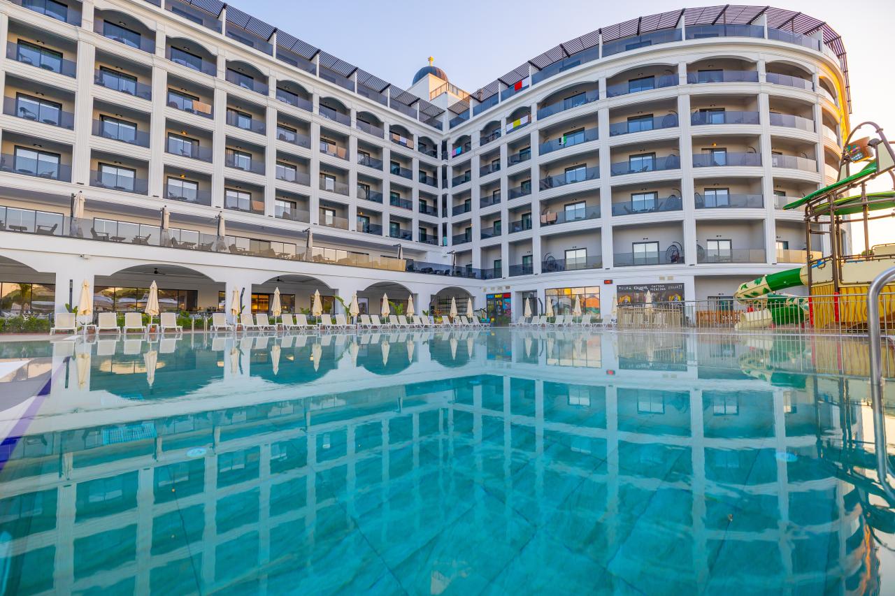 Side Moon Palace