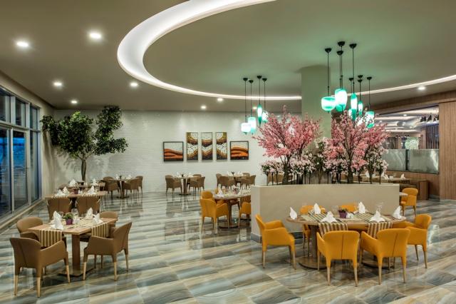 DELPHIN BE GRAND RESORT - Restaurace - MAIN RESTAURANT