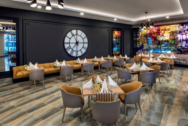 DELPHIN BE GRAND RESORT - Restaurace - IRISH PUB BAR