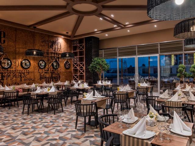 DELPHIN BE GRAND RESORT - Restaurace - JAIPO
