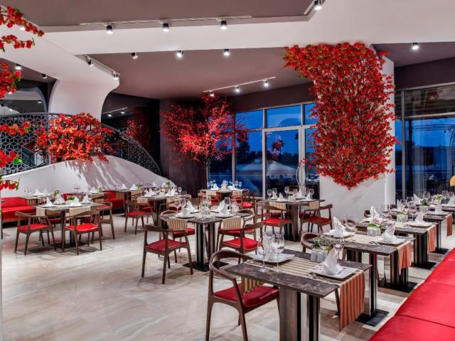 DELPHIN BE GRAND RESORT - Restaurace - SAKURA