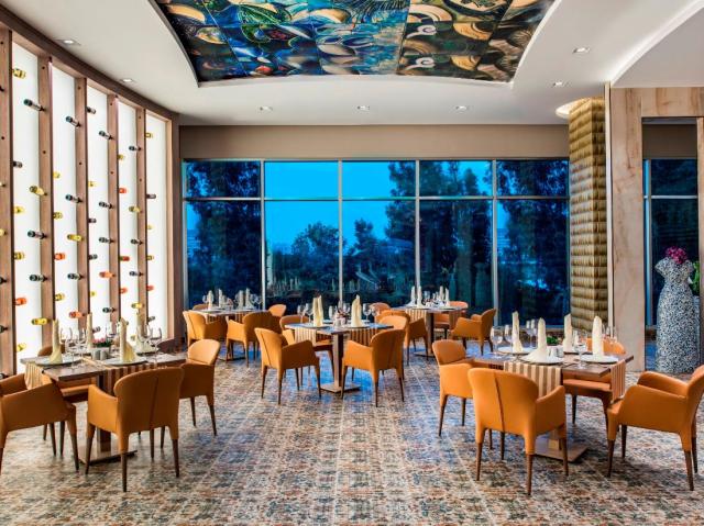 DELPHIN BE GRAND RESORT - Restaurace - ATLANTES RESTAURANT
