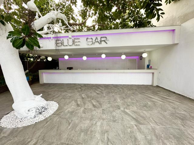 BLUE WAVE SUITE HOTEL - Bary - Pool Bar