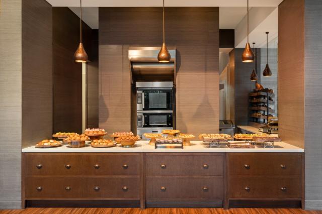 RIXOS MARINA ABU DHABI - Restaurace - THE BAKERY CLUB