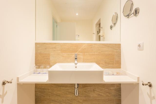 FERRER JANEIRO HOTEL & SPA - Pokoje - APARTMENT  (BALCONY OR TE