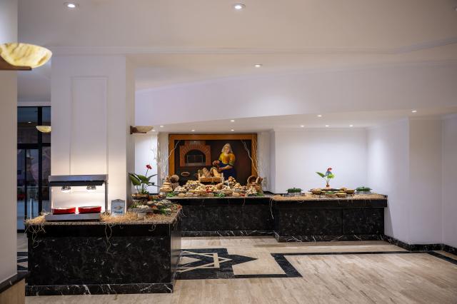 ADORA HOTEL & RESORT - Restaurace - THE COUSINE